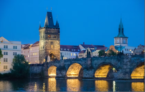 Prague evening cruise with buffet-style dinner - Image 3